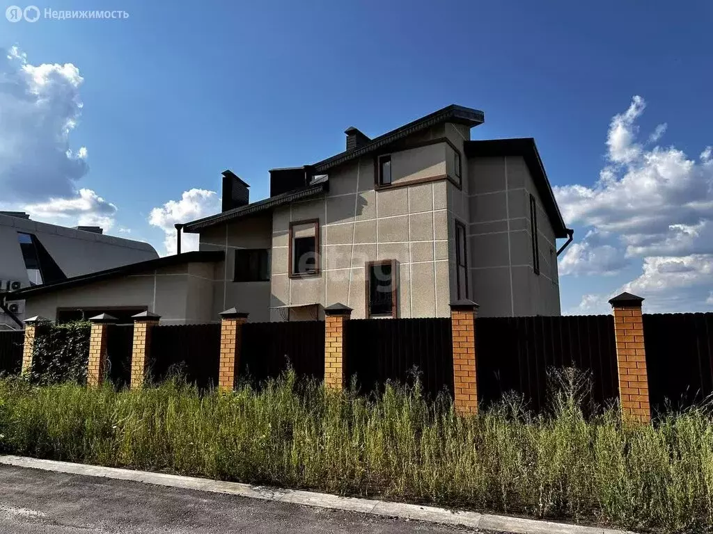 Дом в Белгород, улица имени М.Е. Катукова (371.8 м) - Фото 1