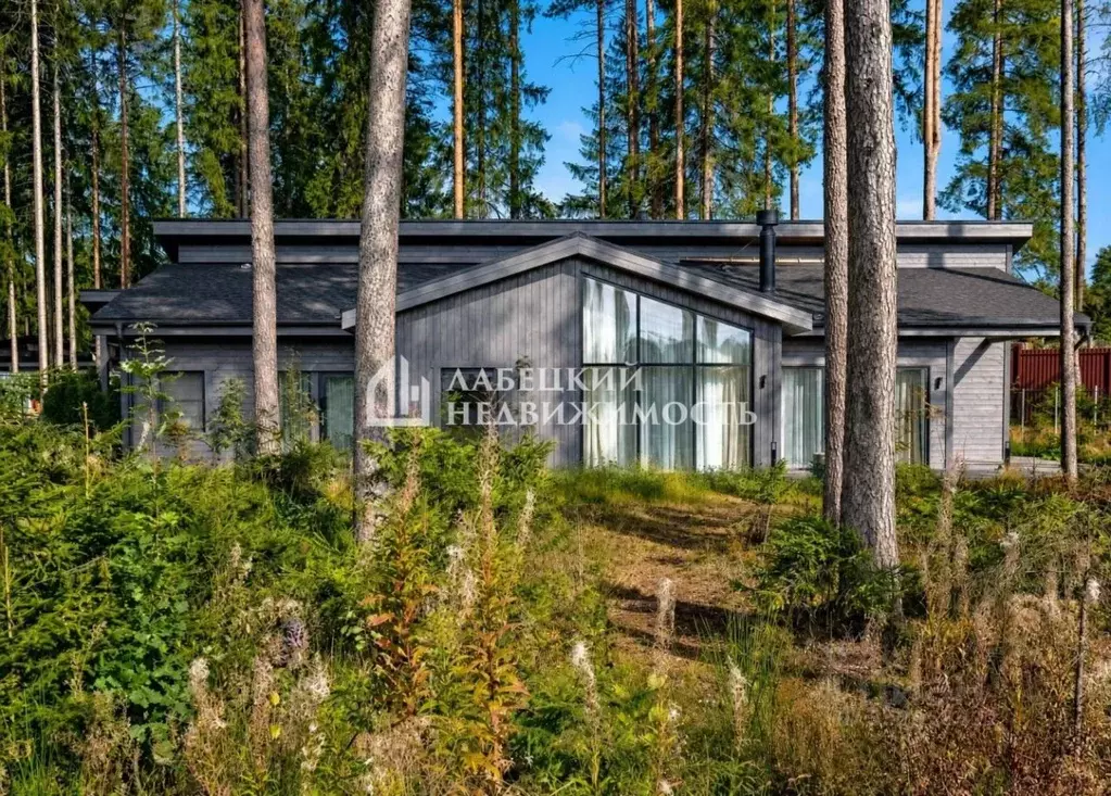Дом в Ленинградская область, Выборгский район, Рощино городской ... - Фото 1