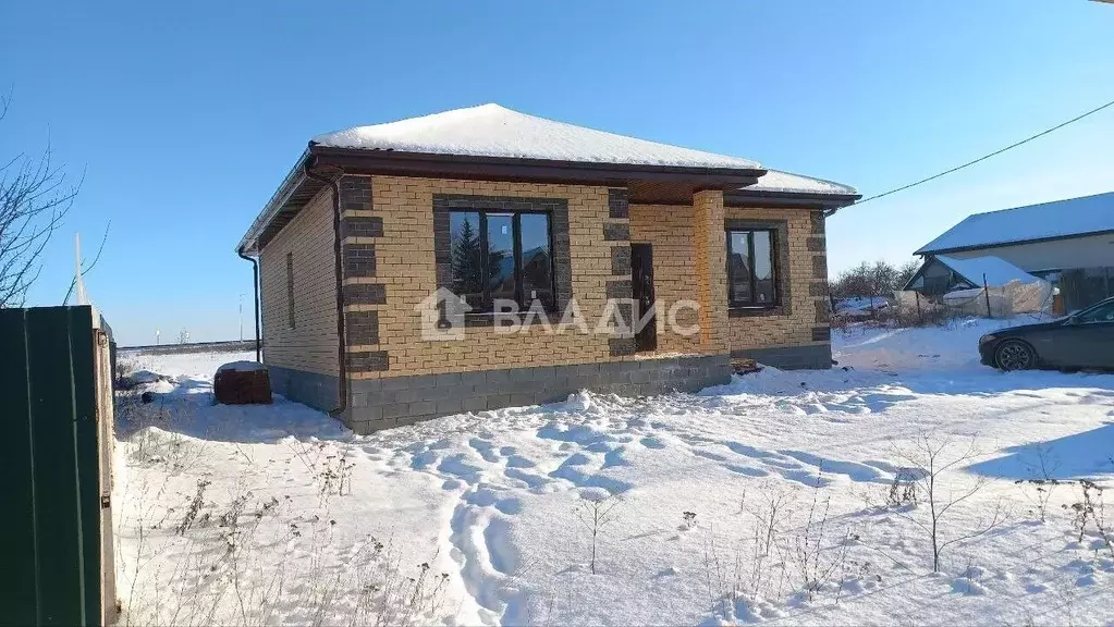 Дом в Белгородская область, Корочанский район, Мелиховское с/пос, с. ... - Фото 1