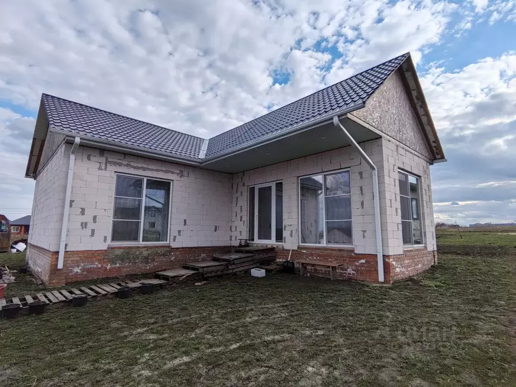 Дом в Белгородская область, Белгородский район, Пушкарское с/пос, с. ... - Фото 1