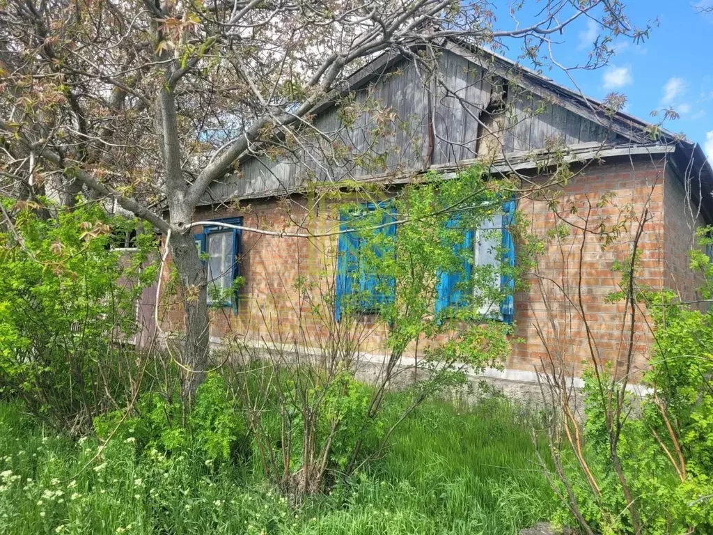 Дом в Ростовская область, Красный Сулин Октябрьская ул., 107 (33 м) - Фото 1