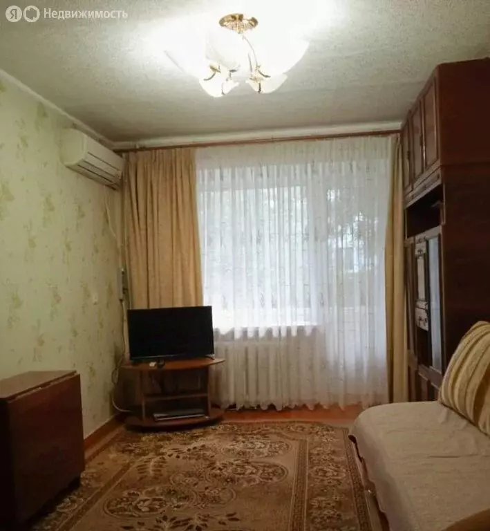 3-комнатная квартира: Каменск-Шахтинский, Красная улица, 68 (49.3 м) - Фото 1