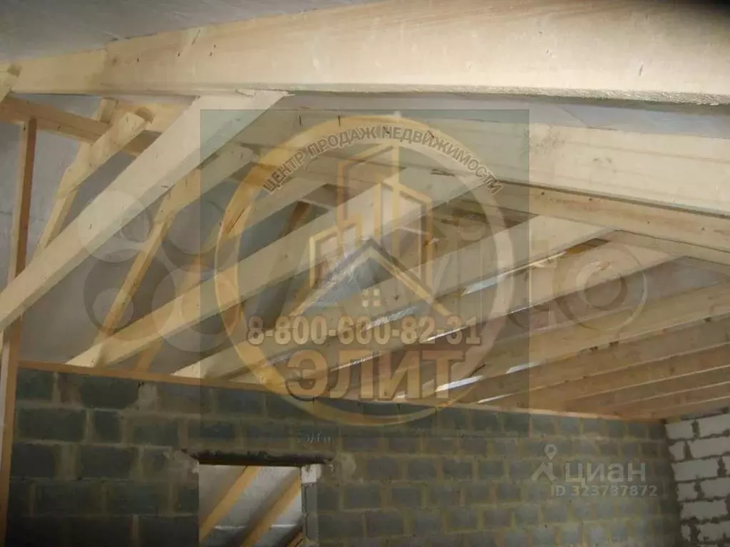 Дом в Белгородская область, Старый Оскол ул. Бирюзовая, 56 (250 м) - Фото 1