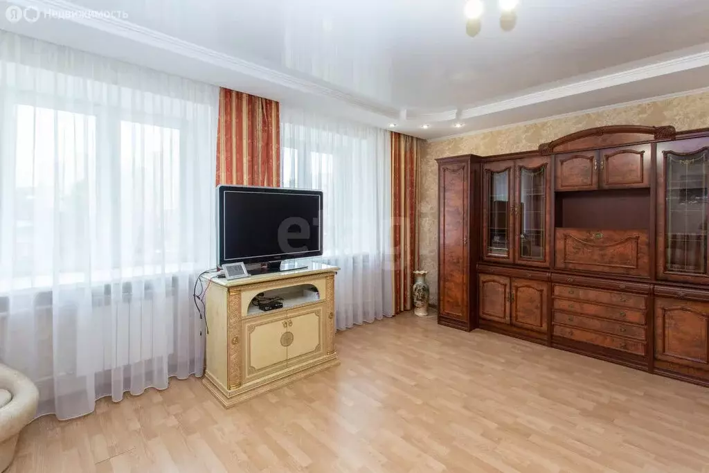 2-комнатная квартира: Тобольск, микрорайон 3Б, 17 (85 м) - Фото 1