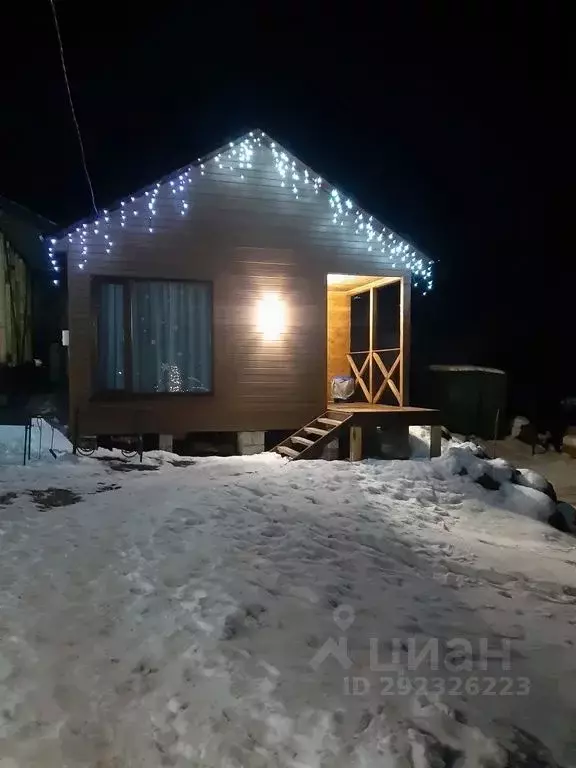 Дом в Карачаево-Черкесия, Зеленчукский район, с. Архыз ул. Курджиева, ... - Фото 0