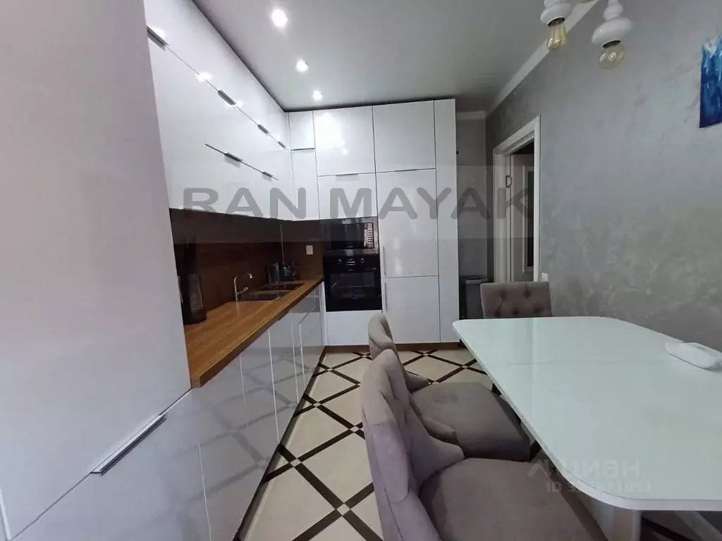 2-к кв. Адыгея, Майкоп Кавалерийская ул., 23 (50.0 м) - Фото 1