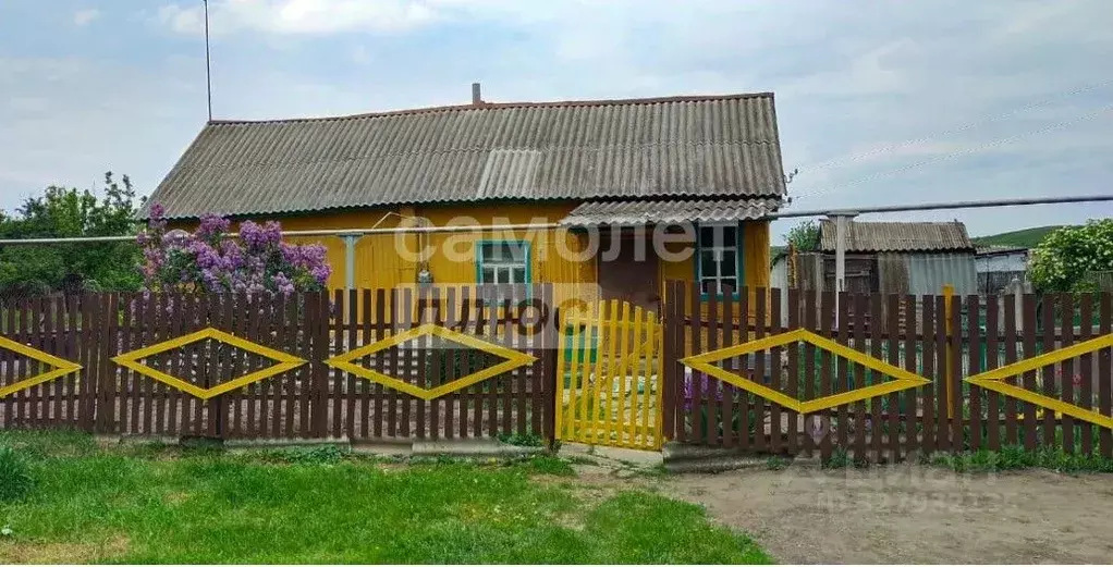 Дом в Саратовская область, Аркадакский район, Краснознаменское ... - Фото 1