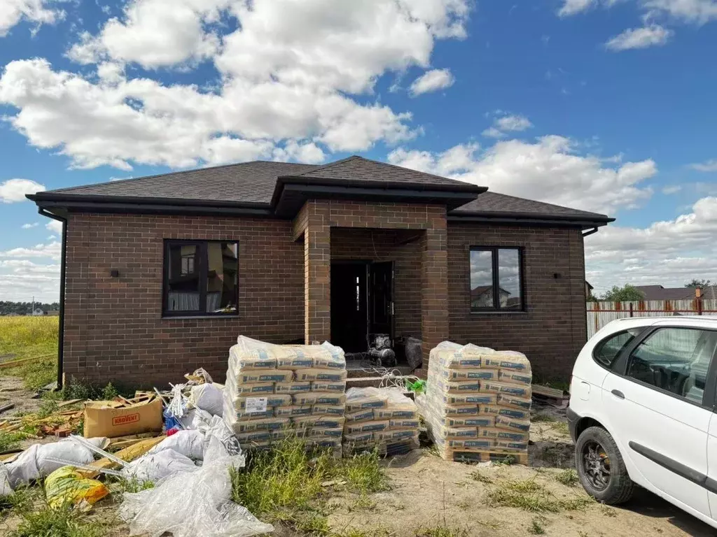 Дом в Курская область, Курский район, Новопоселеновский сельсовет, д. ... - Фото 1