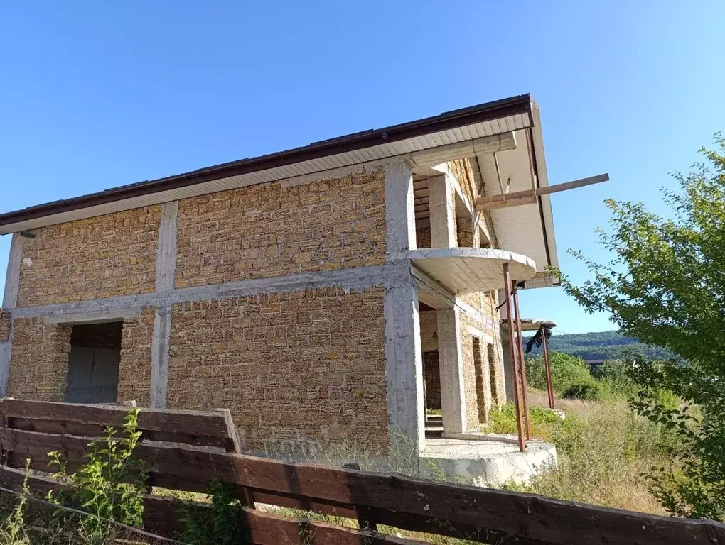 Дом в Крым, Бахчисарайский район, с. Долинное ул. Степная, 29 (240 м) - Фото 1