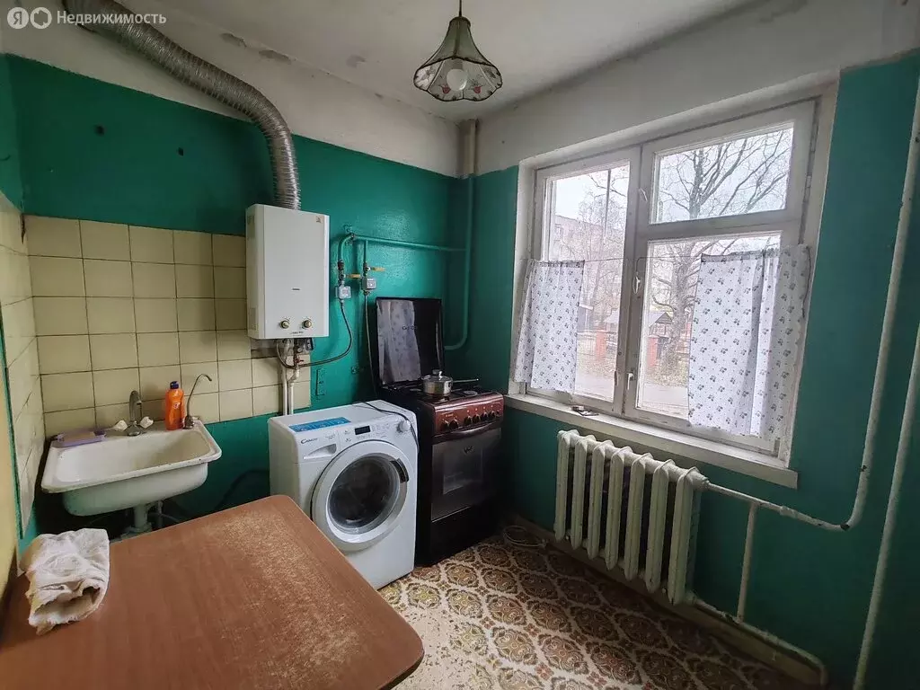 3-комнатная квартира: Валдай, улица Радищева, 68 (58.4 м) - Фото 0