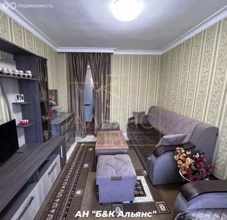 2-комнатная квартира: село Михайловское, улица Строителей, 5 (42 м) - Фото 1