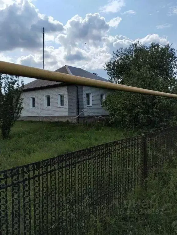 Дом в Белгородская область, Старооскольский городской округ, с. ... - Фото 1