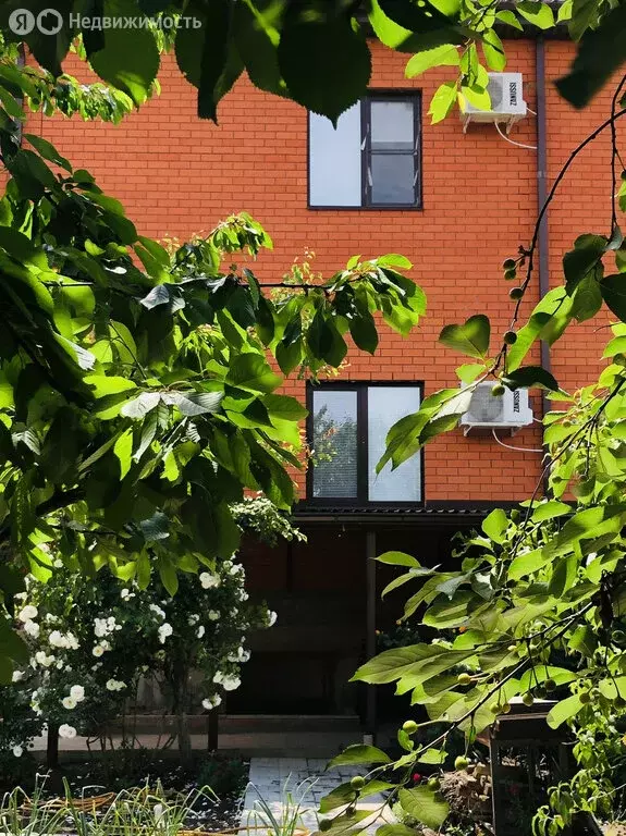 Дом в Волгодонск, Изумрудный проезд, 6 (210 м) - Фото 1