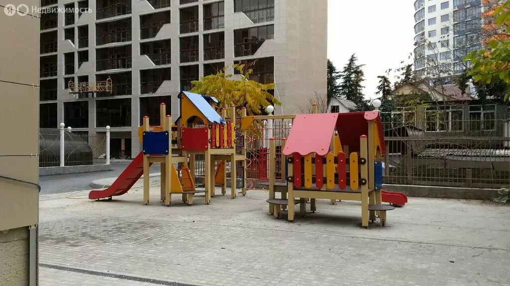 3-комнатная квартира: Сочи, микрорайон Центральный, улица Роз, 36 (77 ... - Фото 2