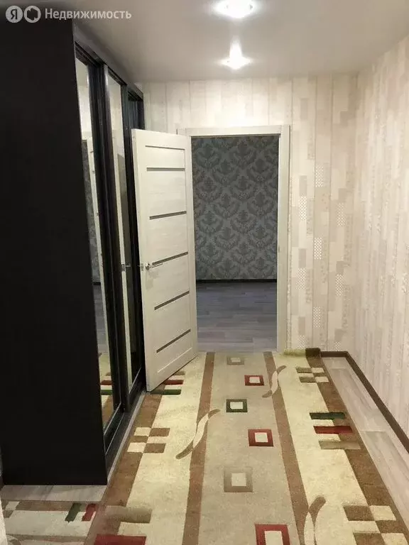 3-комнатная квартира: Новый Уренгой, район Северная Жилая Часть, ... - Фото 0