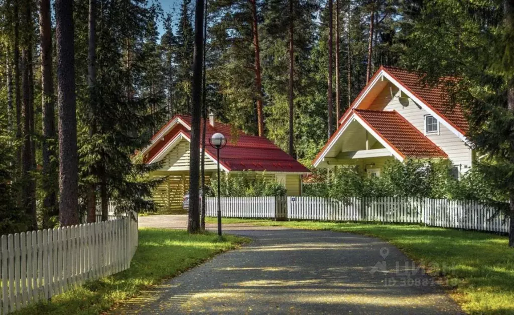 Дом в Ленинградская область, Выборгский район, Рощинское городское ... - Фото 1