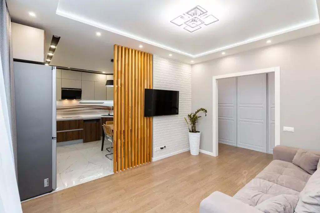 2-к кв. Тюменская область, Тюмень ул. Тимофея Чаркова, 81к2 (75.2 м) - Фото 1