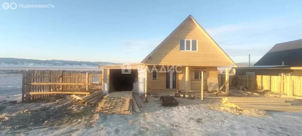 Дом в село Нижняя Иволга, улица Жукова (220 м) - Фото 1