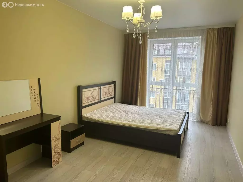 3-комнатная квартира: Владикавказ, улица Шамиля Джикаева, 5Б (100 м) - Фото 1