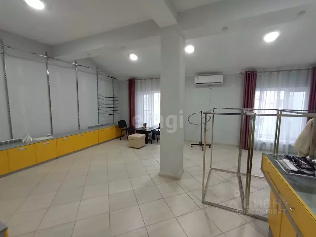 Помещение свободного назначения в Адыгея, Майкоп Пионерская ул., 385А ... - Фото 1