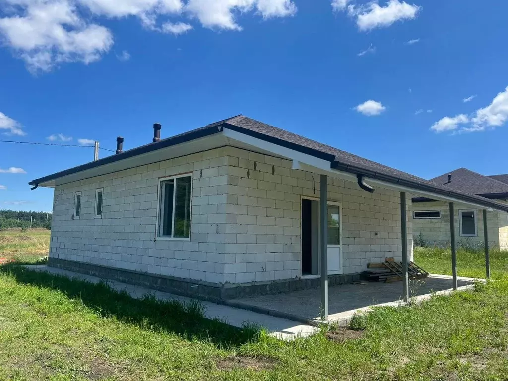 Дом в Белгородская область, Старый Оскол ул. Лебединая (83 м) - Фото 0