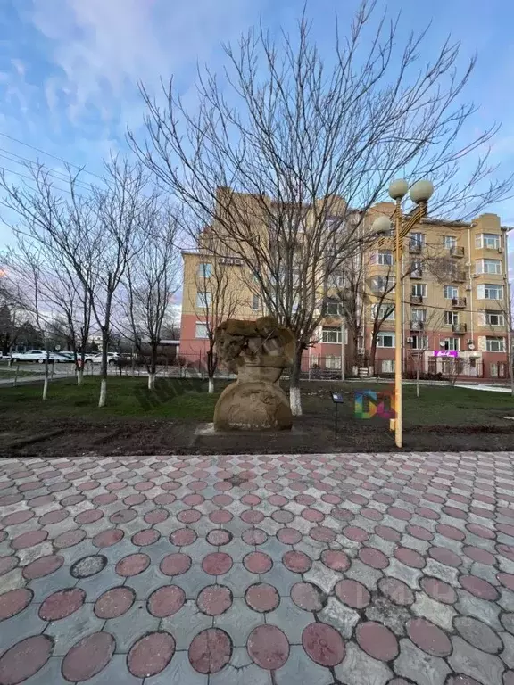 2-к кв. Калмыкия, Элиста ул. А.С. Пушкина, 3Ак1 (98.6 м) - Фото 0