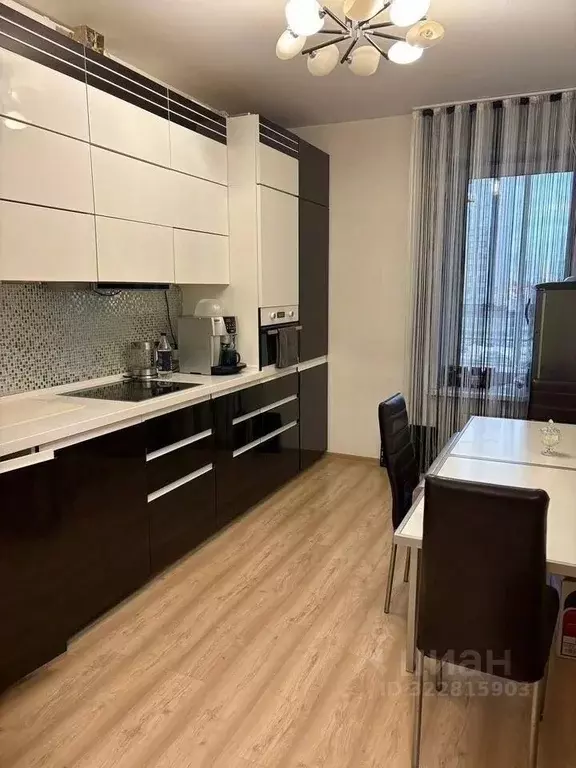 2-к кв. Свердловская область, Екатеринбург ул. Лучистая, 2 (52.5 м) - Фото 1