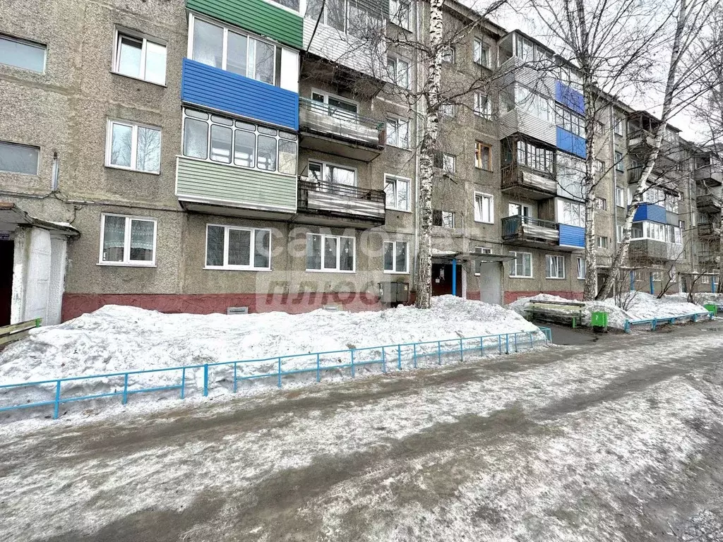 2-к кв. Кемеровская область, Ленинск-Кузнецкий бул. Химиков, 10/2 ... - Фото 0