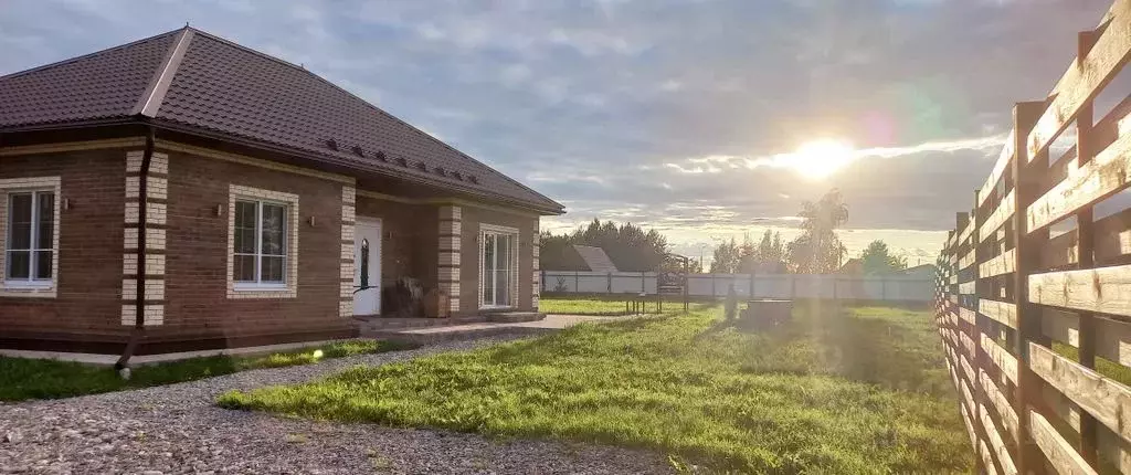 Дом в Новгородская область, Новгородский район, Ракомское с/пос, д. ... - Фото 0