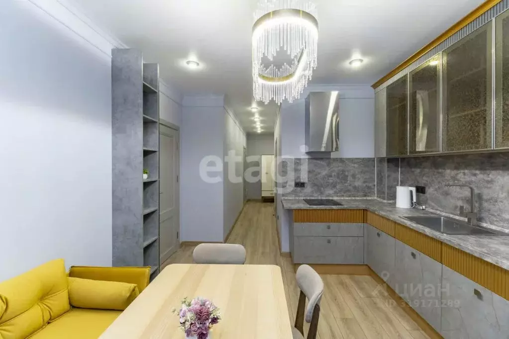 2-к кв. Тюменская область, Тюмень Новгородская ул., 3 (65.0 м) - Фото 1