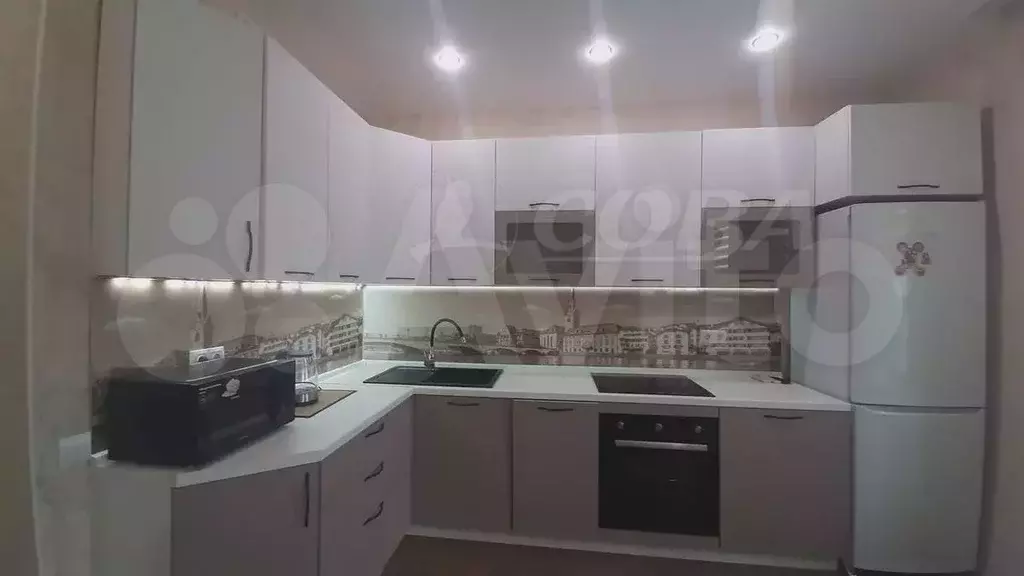2-к. квартира, 60 м, 15/17 эт. - Фото 0
