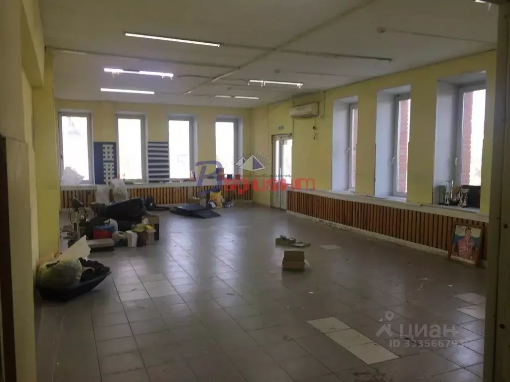Помещение свободного назначения в Челябинская область, Чебаркуль ул. ... - Фото 1