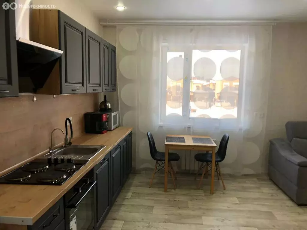 3-комнатная квартира: посёлок Октябрьский, улица Французский Квартал, ... - Фото 2