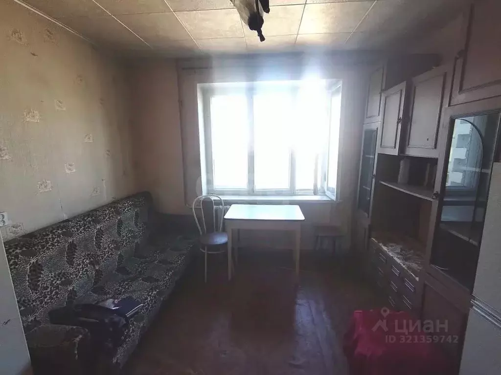 Комната Псковская область, Псков ул. Металлистов, 5 (13.0 м) - Фото 1