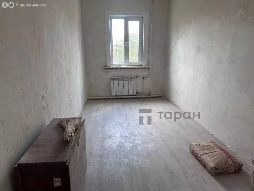 3-комнатная квартира: Бобровка, улица Серёгина, 13 (63.3 м) - Фото 1