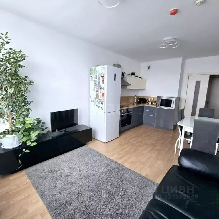 2-к кв. Свердловская область, Екатеринбург пер. Сосновый, 14 (66.7 м) - Фото 2