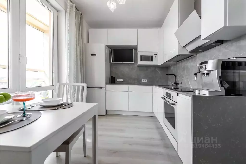 1-к кв. Санкт-Петербург ул. Верхне-Каменская, 5 (31.4 м) - Фото 0