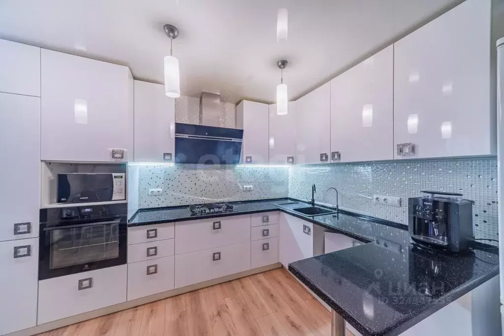 3-к кв. Саратовская область, Саратов ул. Имени С.П. Лисина, 10 (84.24 ... - Фото 1