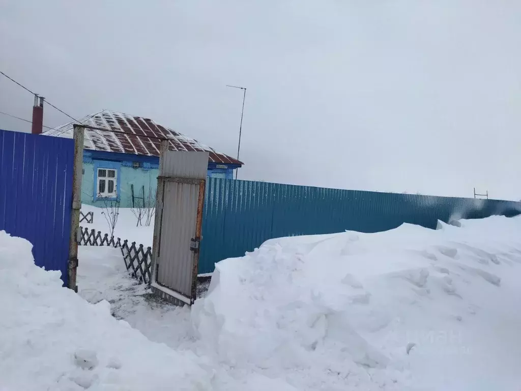 Дом в Башкортостан, Гафурийский район, Белоозерский сельсовет, д. ... - Фото 1