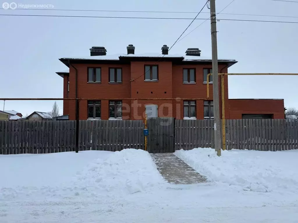 Дом в посёлок городского типа Безенчук, улица Мичурина (415 м) - Фото 1