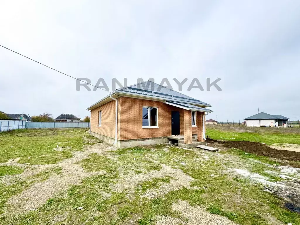 Дом в Адыгея, Майкоп городской округ, Ханская ст-ца ул. Вишневая (100 ... - Фото 1