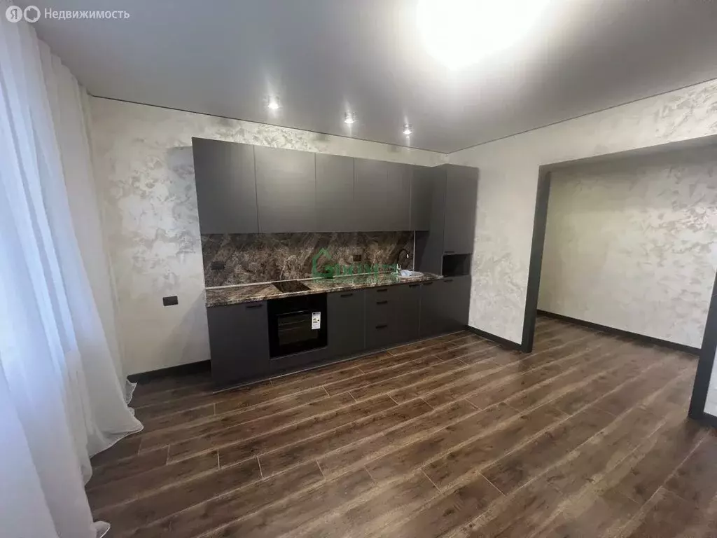 3-комнатная квартира: Тобольск, 9-й микрорайон, 28 (68 м) - Фото 0