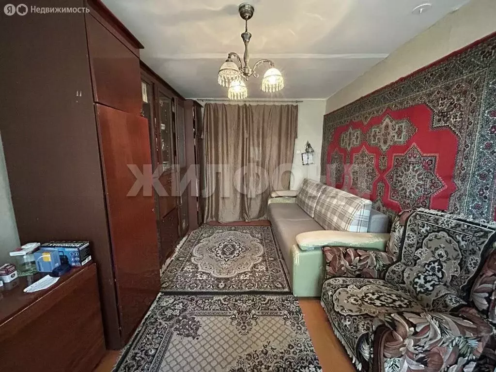 3-комнатная квартира: Чик, улица Потапова, 4 (56.8 м) - Фото 1