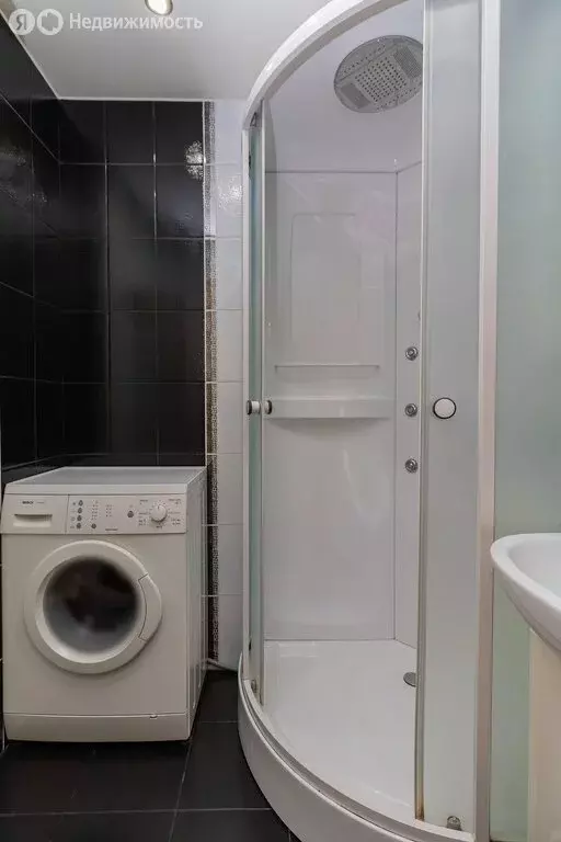 1-комнатная квартира: Тюмень, улица 50 лет Октября, 46 (51 м) - Фото 0
