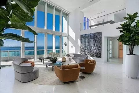 Santa Maria Condo, Unit PH4902 - Фото 2