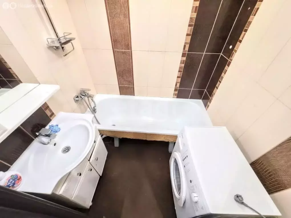 3-комнатная квартира: Новый Уренгой, район Северная Жилая Часть, ... - Фото 2