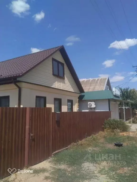 Дом в Краснодарский край, Ленинградская ст-ца ул. Красная (64 м) - Фото 1