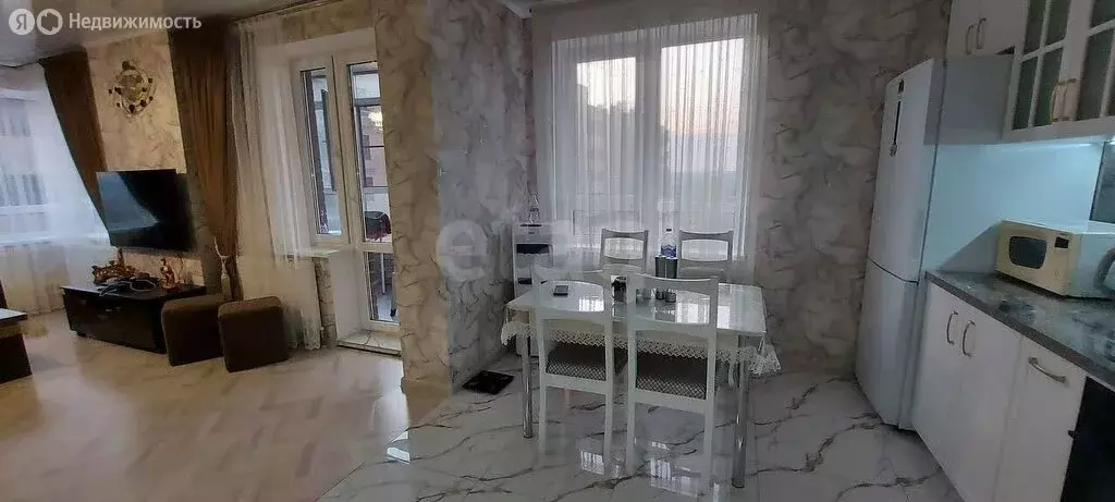3-комнатная квартира: Ростов-на-Дону, ул. Ларина (80 м) - Фото 1
