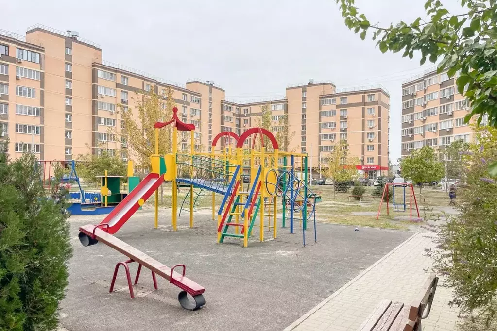 3-к кв. Ростовская область, Ростов-на-Дону пер. Салютина, 2Б (82.0 м) - Фото 0