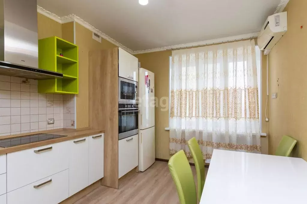 2-к кв. Тюменская область, Тюмень ул. Лесопарковая, 13А (68.2 м) - Фото 1